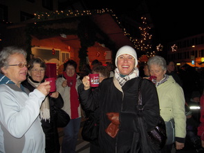 Wir stossen mit Gl&uuml;hwein auf den Advent an