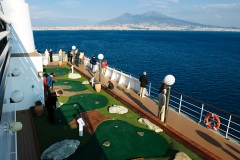 Minigolf auf der MSC Musica