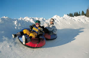 &copy;Lammertal.info - Gaudi beim Snowtubing in St. Martin