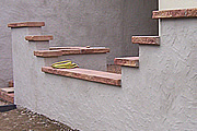 Terrassenabmauerung mit Betonabdeckung.