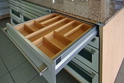 Eggersmann-Küche: Weißaluminium | Wildbirne-Applikationen