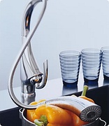 K&uuml;chenarmatur mit herausziehbarer Sp&uuml;lbrause (Grohe Europlus)