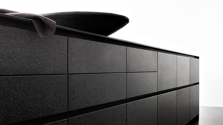 Eggersmann-K&uuml;che: Alle Oberfl&auml;chen Granit Volcano Black