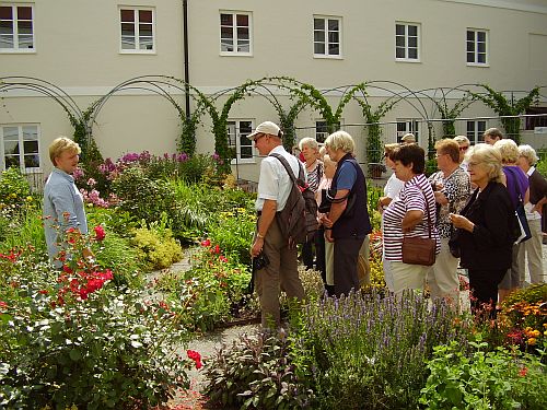 Kellberger Gartlerinnen genießen den Spargel - Gartenbauverein Kellberg