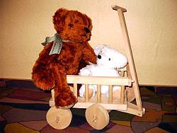 Holz-Leiterwagen mit Teddies