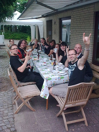 Wackenleute zu Besuch in Monis Gasthaus