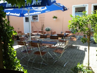 2_Biergarten zum Milo.jpg