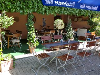 4_Biergarten zum Milo.JPG