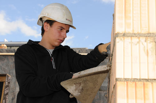 Arbeit unter freiem Himmel, ist f�r Patrick H�hle Alltag