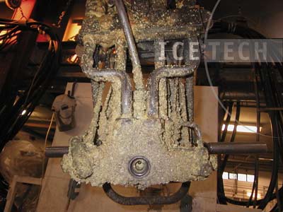 Reaktionsgie�maschine vor Reinigung mit Trockeneisstrahltechnik