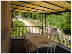 Terrasse du gîte à Savigny les Beaune en Côte d'Or, Au Ciel d'Or. Cliquez sur l'image pour l'agrandir.