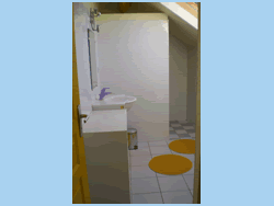Salle d'eau-douche-wc Gîte à Savigny les Beaune Côte d'Or, Au Ciel d'Or. Cliquez sur l'image pour l'agrandir.