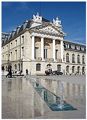 Dijon - Place de la libération - Palais des Ducs de Bourgogne - Hotel de ville Dijon - Place de la Libération - Palais des Ducs de Bourgogne - Hotel de ville