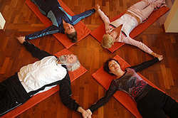 Hatha- Yoga, "Ha", die Sonne und "Tha", der Mond sollen die Balance unterschiedlicher Kr�fte in mir symbolisieren.