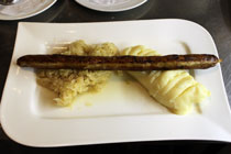 Bratwurst im Goldenen Apfel - Apfelwein-Restaurant in Hofheim am Taunus bei Frankfurt