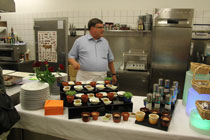 Buffet-Vorbereitung im Goldenen Apfel - Apfelwein-Restaurant in Hofheim am Taunus bei Frankfurt