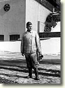 Bergmann im Winter 1954/55 vor der Grube Christiane