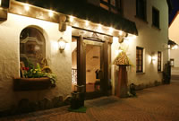 Herzlich Willkommen im gemütlichen Landgasthof - Ihr Restaurant in Hanau: Restaurant Hanau - Restaurant in Hanau Gasthaus zum grünen Baum in Hanau Klein Auheim - Eines der Hotels in Hanau mit eigenem Restaurant und Metzgerei. Buchen Sie unseren Festsaal und genießen Sie kulinarische Spezialitäten und unsere deutschen Küche.