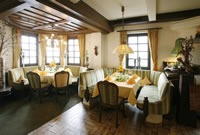Herzlich Willkommen im gemütlichen Landgasthof - Ihr Restaurant in Hanau: Restaurant Hanau - Restaurant in Hanau Gasthaus zum grünen Baum in Hanau Klein Auheim - Eines der Hotels in Hanau mit eigenem Restaurant und Metzgerei. Buchen Sie unseren Festsaal und genießen Sie kulinarische Spezialitäten und unsere deutschen Küche.