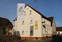Herzlich Willkommen in unserem Haupthaus - Ihr Hotel in Hanau: Hotel Hanau - Hotel in Hanau zum gr&uuml;nen Baum in Hanau Eines der Hotels in Hanau mit eigenem Restaurant und Metzgerei. Buchen Sie unseren Festsaal und genie&szlig;en Sie kulinarische Spezialit&auml;ten und unsere deutschen K&uuml;che.