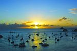 en Guadeloupe, Antilles  - romantischer Sonnenuntergang auf Gouadeloupe