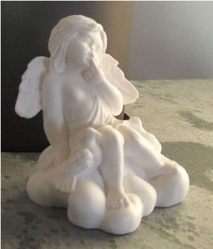 Engel auf einer Wolke aus Alabaster