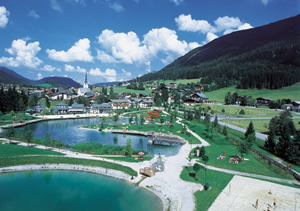 &copy;lammertal.info - St. Martin am Tennengebirge Seepark mit Beachvolleyballplatz