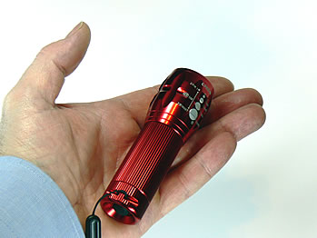 08_Taschenlampe_in_Hand.jpg