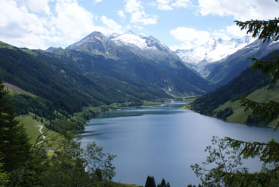 Segelschule am Durlassbodenspeicher mit Gletscherblick