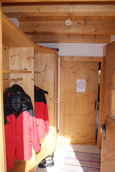 Garderobe mit Fu&szlig;bodenheizung, Spiegel