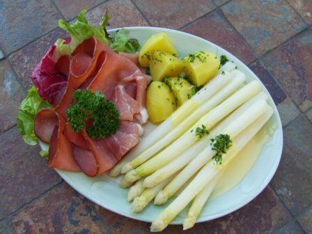 Kaisers Hofcafe, Frühstücksbuffet köstliche Torten Spargelessen