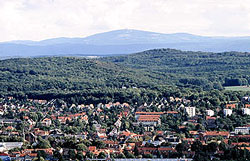 Blick &uuml;ber Salzgitter Bad auf den Harz und den Brocken.