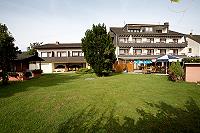 Hotel Zur Post, R&uuml;ckansicht mit Biergarten und Grillplatz