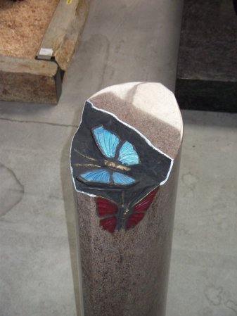 Ornament Schmetterling in Granitstehle