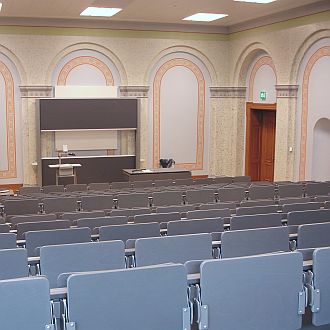 Aula-Bestuhlung, ansteigend