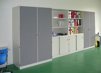 Genolier VD: Schrank im Klassenzimmer