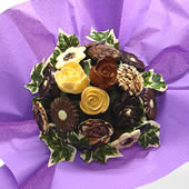 Bouquet de fleurs en chocolat - N'hésitez plus entre les deux, offrez des fleurs et des chocolats en un seul cadeau.