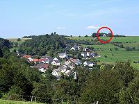 Dreifaltigkeitskapelle oberhalb des Ortes