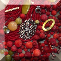 Schmuck aus dem Atelier Ina &Uuml;berall - Ketten und Armb&auml;nder aus Koralle, Naturperlen, Lava, Holz, Glas und Muschel