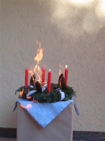 Entstehungsbrand auf Adventskranz