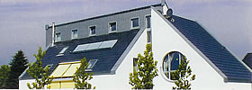 Pavillon avec panneau solaire