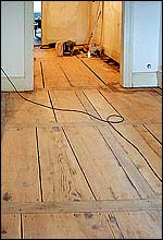 Restauration eines 100 Jahre alten Fichte-Eiche-Fußbodens