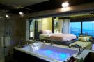 Seaview Resort & Spa, Bathroom with Jacuzzi