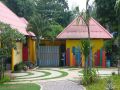 Baan Koh Mak, Colorful