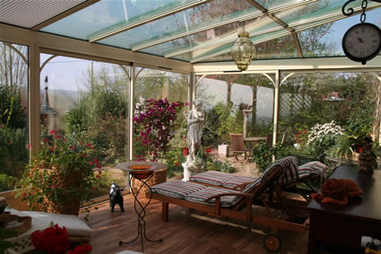 V�randa des chambres d'h�tes de la Gentilhommi�re de Normandie situ�e en haute-normandie dans l'Eure (27) en France, proche du Ch�teau de Bizy � Vernon, du chateau d'Anet et du mus�e am�ricain de Giverny