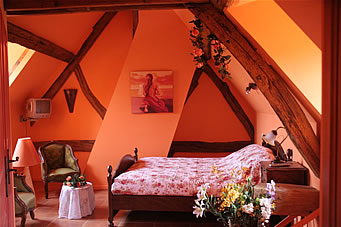 Chambre d'hote La Chaleureuse, une des chambre d'hotes de caractère de La Gentilhommière de Normandie située à Sainte Barbe sur gaillon dans l'Eure en Haute-Normandie, proche de Giverny, Lyons la Foret, Pacy sur Eure, Gaillon, Vernon, Louviers, Evreux