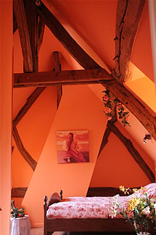 Chambre d'hote La Chaleureuse, une des chambre d'hotes de caractère de La Gentilhommière de Normandie située à Sainte Barbe sur gaillon dans l'Eure en Haute-Normandie, proche de Giverny, Lyons la Foret, Pacy sur Eure, Gaillon, Vernon, Louviers, Evreux
