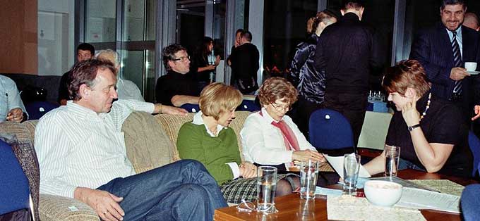 Heiter-geleassene-Atmosph�re-bei-der-Lecture_Offenbach-im-ostpol.jpg