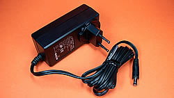 LED Trafo Niedervolt Steckernetzteil - 3,8 Ampere - 12V DC  f&uuml;r LED-Lichtschiene