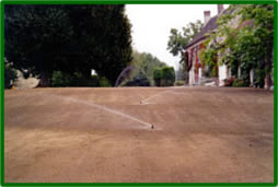 Paysagiste - Les Bocages assurent des travaux d'engazonnement et de traitement.